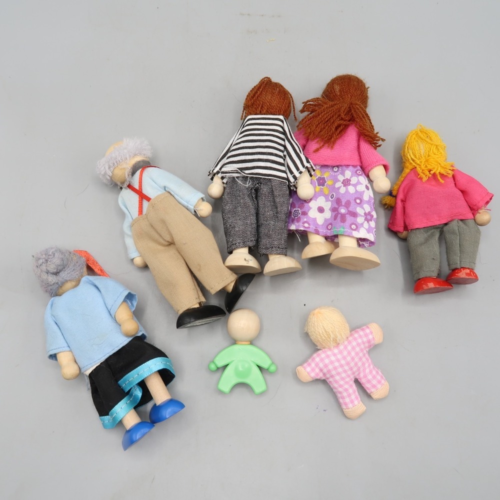 Lot of Melissa & Doug Wooden Dollhouse Family Figures 7 People Mom Dad Grammy - Picture 5 of 5